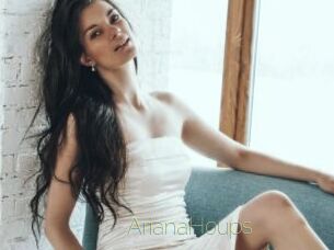 ArianaHoups