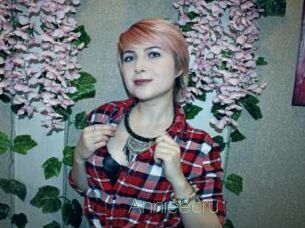 Annieecru