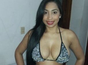Dalina_Moore