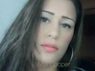 Mia_Cooper