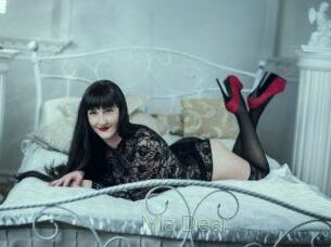 Mia_Dear_