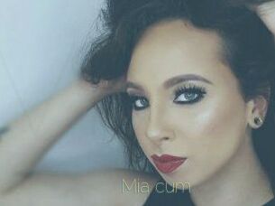 Mia_cum