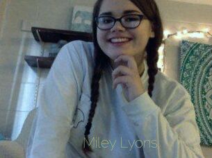 Miley_Lyons