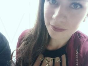 Mia_milk