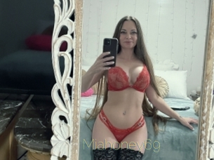 Miahoney69