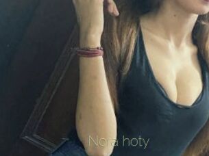 Nora_hoty