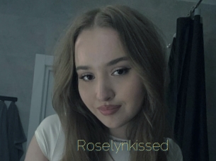 Roselynkissed