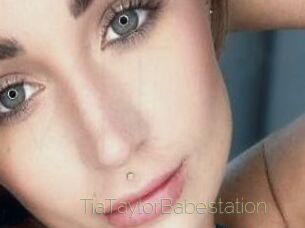TiaTaylorBabestation